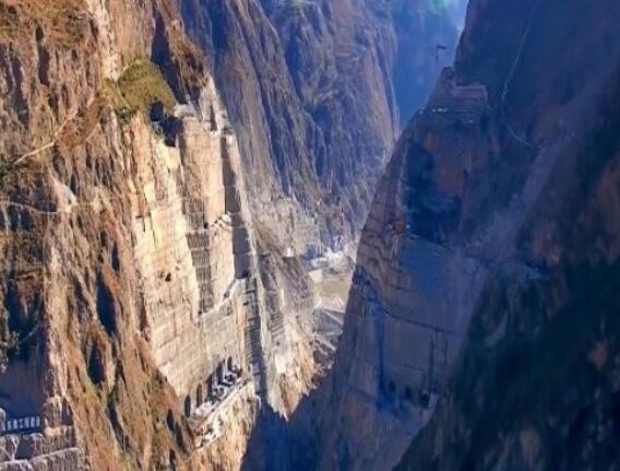 為建烏東德水電站，在峽谷底部挖90米深洞穴，用來干嘛的？
