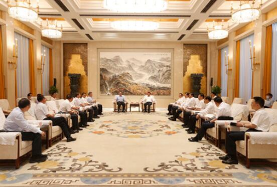 湖北省委書記應(yīng)勇、省長王曉東會見國家電網(wǎng)董事長、黨組書記毛偉明