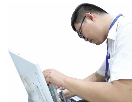 智破“四高”困局——記海南熱帶智能電網實驗室?guī)ь^人 趙海龍