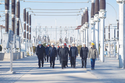 內(nèi)蒙古電力集團公司董事長、黨委書記賈振國深入阿拉善電業(yè)局調(diào)研
