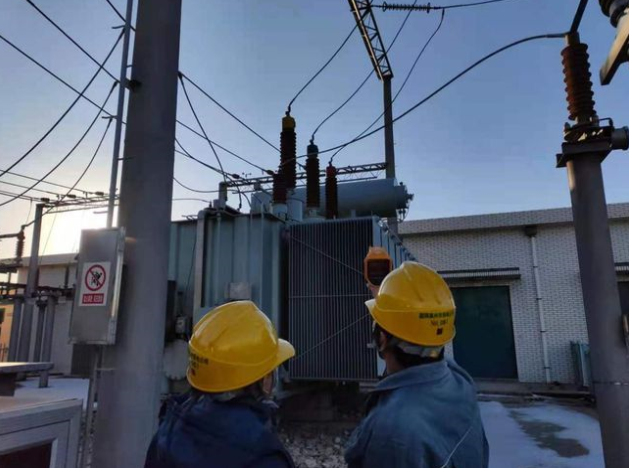 國網(wǎng)萊州市供電公司全力應(yīng)對寒潮天氣，保障群眾溫暖度冬