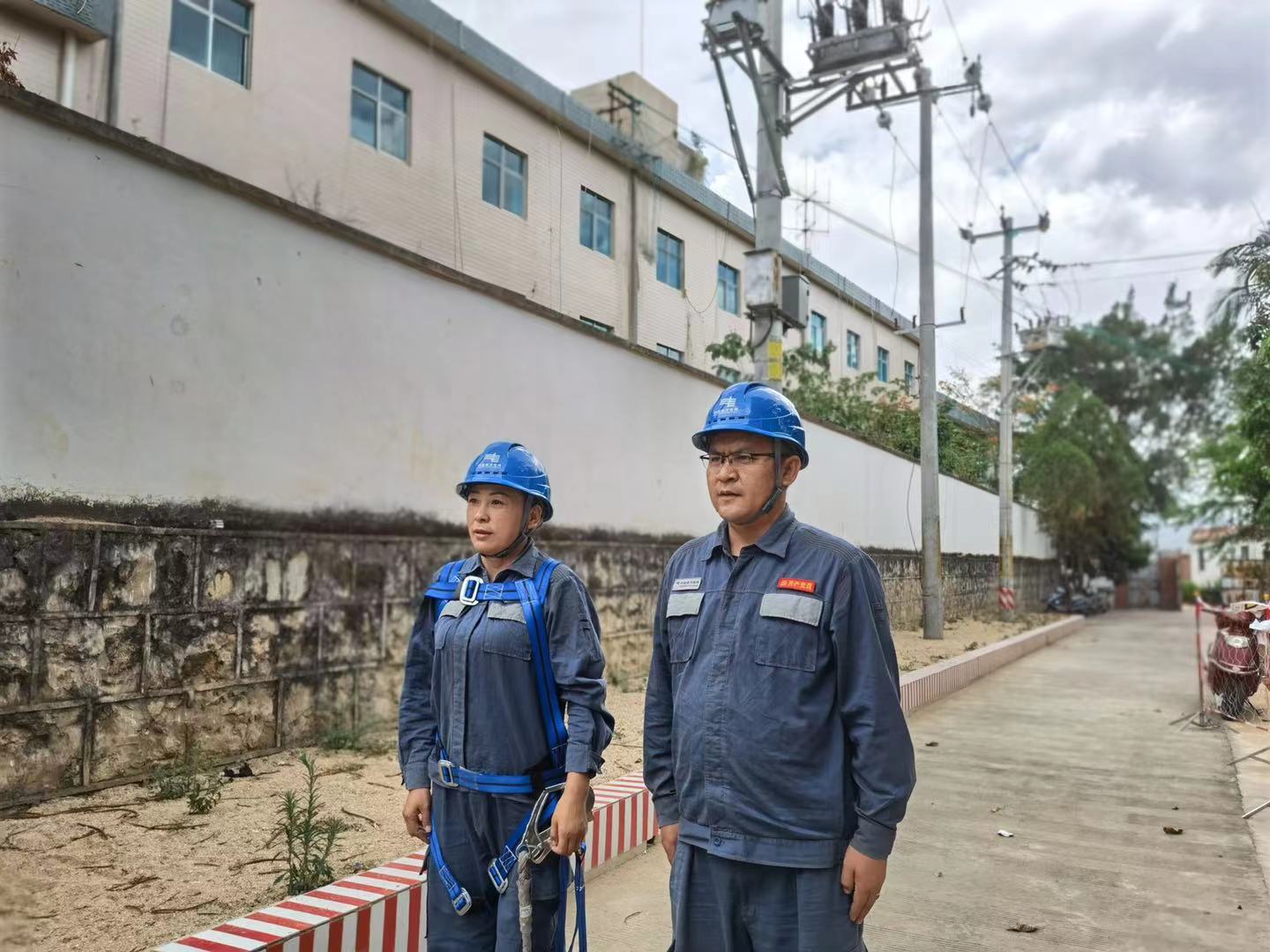 臨滄云縣供電局黨員帶頭開展崗評，促員工技能快速提升