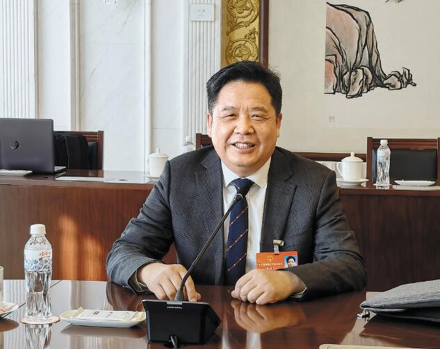 加快能源技術(shù)創(chuàng)新 促進成果轉(zhuǎn)化——訪全國人大代表、中國科學院寧波材料技術(shù)與工程研究所所長黃政仁