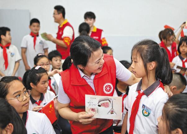 浙江永嘉縣紅十三愛心社25年，幫助4630名貧困學(xué)生