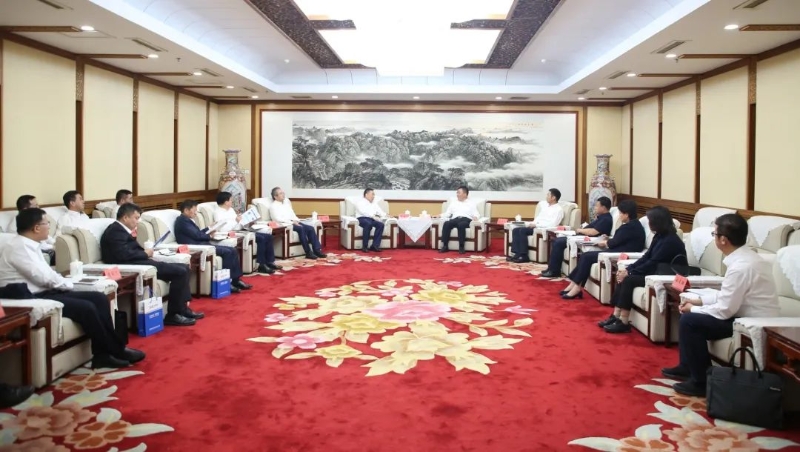 宋海良與內(nèi)蒙古自治區(qū)黨委常委、呼和浩特市委書(shū)記包鋼座談