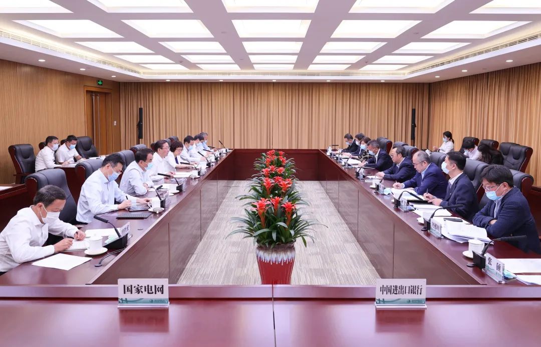 國家電網(wǎng)公司董事長、黨組書記辛保安與進出口銀行董事長吳富林會談