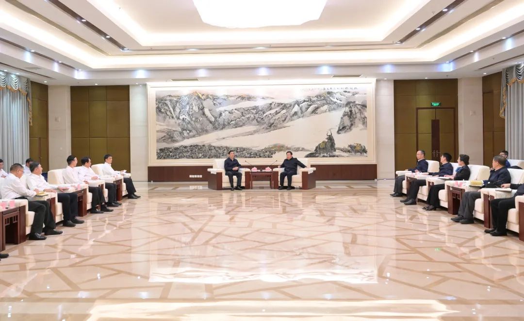 國家電網(wǎng)公司董事長、黨組書辛保安與四川省委書記王曉暉會談
