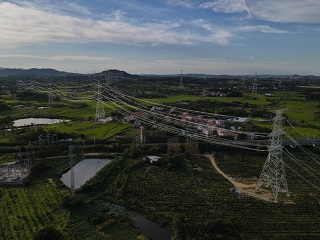 這項工程投產(chǎn)送電，將提高湖北省西電東送通道送電能力