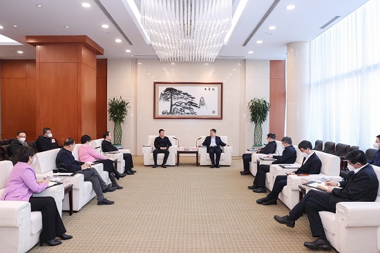 溫樞剛鄧建玲會(huì)見(jiàn)鄂爾多斯市委書(shū)記李理、市長(zhǎng)杜匯良