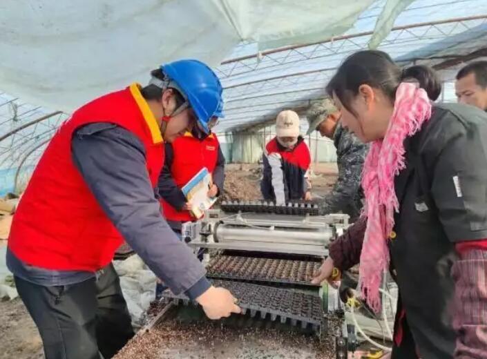 國(guó)網(wǎng)新疆電力公司貼心服務(wù)，為春耕春灌用電保駕護(hù)航