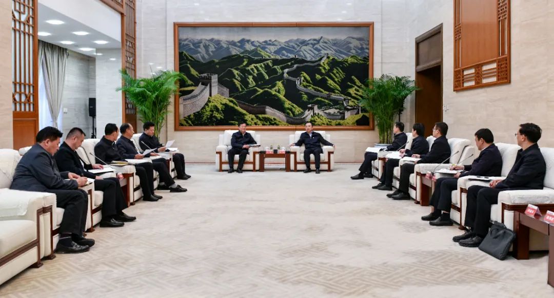大唐集團(tuán)黨組書記、董事長鄒磊與青海省海南州委書記呂剛、州長尕瑪朋措會(huì)談