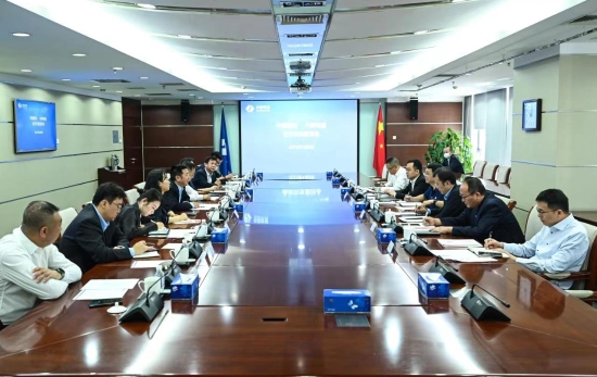 中國電建黨委常委、副總經(jīng)理劉源與中國建材股份副總裁王兵舉行會談