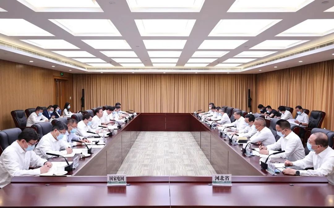 國家電網(wǎng)董事長辛保安、總經(jīng)理張智剛與河北省委書記倪岳峰會談