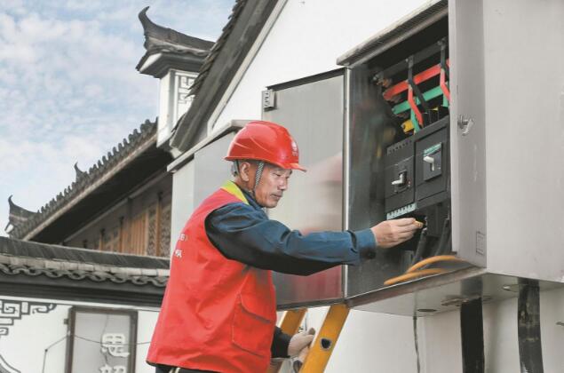 全國五一勞動獎章獲得者虞向紅：保障供電堅守一線，公益路上奔走不停