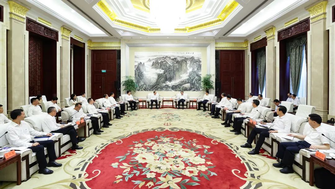 中國(guó)華電黨組書記、董事長(zhǎng)江毅拜會(huì)貴州省委書記徐麟、省長(zhǎng)李炳軍