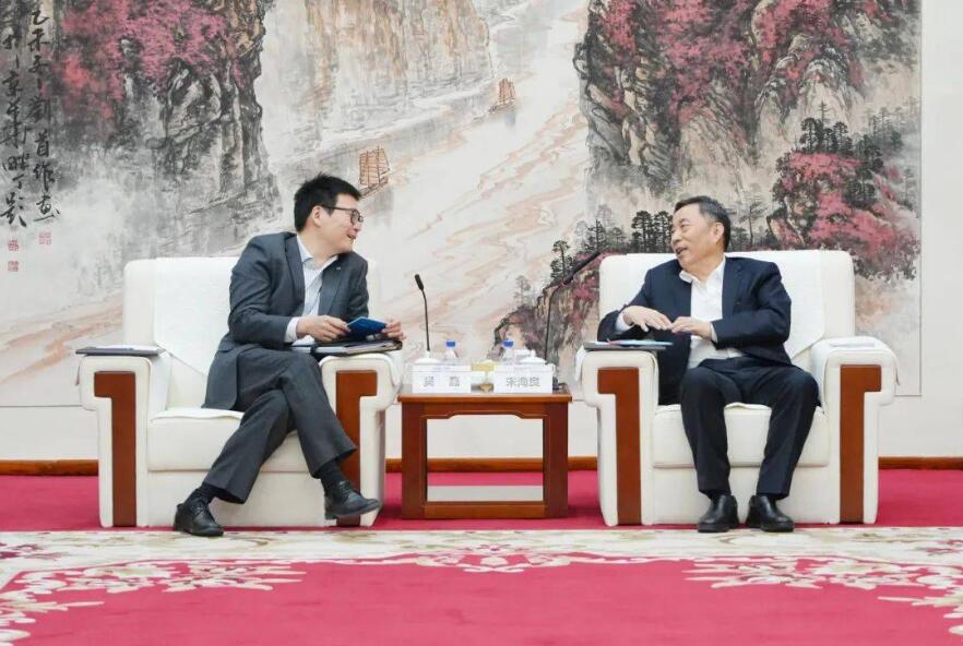 中國能建黨委書記、董事長宋海良與上海電氣集團黨委書記、董事長吳磊會談