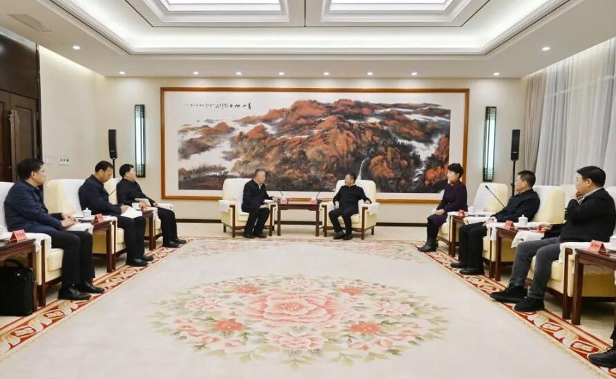 三峽集團(tuán)董事長(zhǎng)、黨組書(shū)記雷鳴山拜會(huì)內(nèi)蒙古自治區(qū)黨委書(shū)記孫紹騁、自治區(qū)主席王莉霞