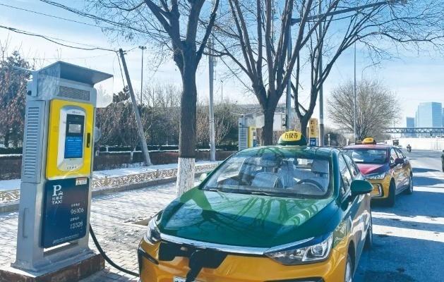 一天去四趟換電站，新能源出租車“不抗凍”怎么開