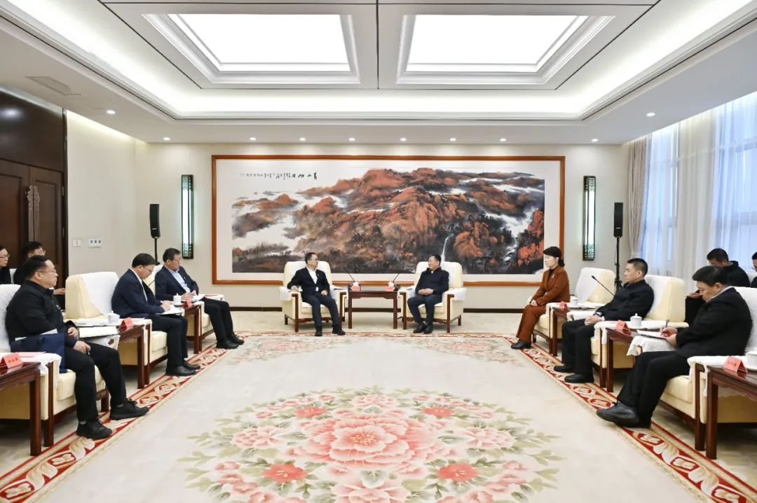 中國(guó)大唐集團(tuán)有限公司董事長(zhǎng)鄒磊拜會(huì)內(nèi)蒙古自治區(qū)黨委書(shū)記孫紹騁、自治區(qū)主席王莉霞