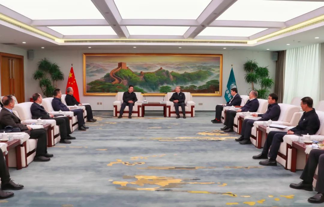 劉明勝、栗寶卿與國(guó)家電網(wǎng)董事長(zhǎng)辛保安、總經(jīng)理張智剛會(huì)談