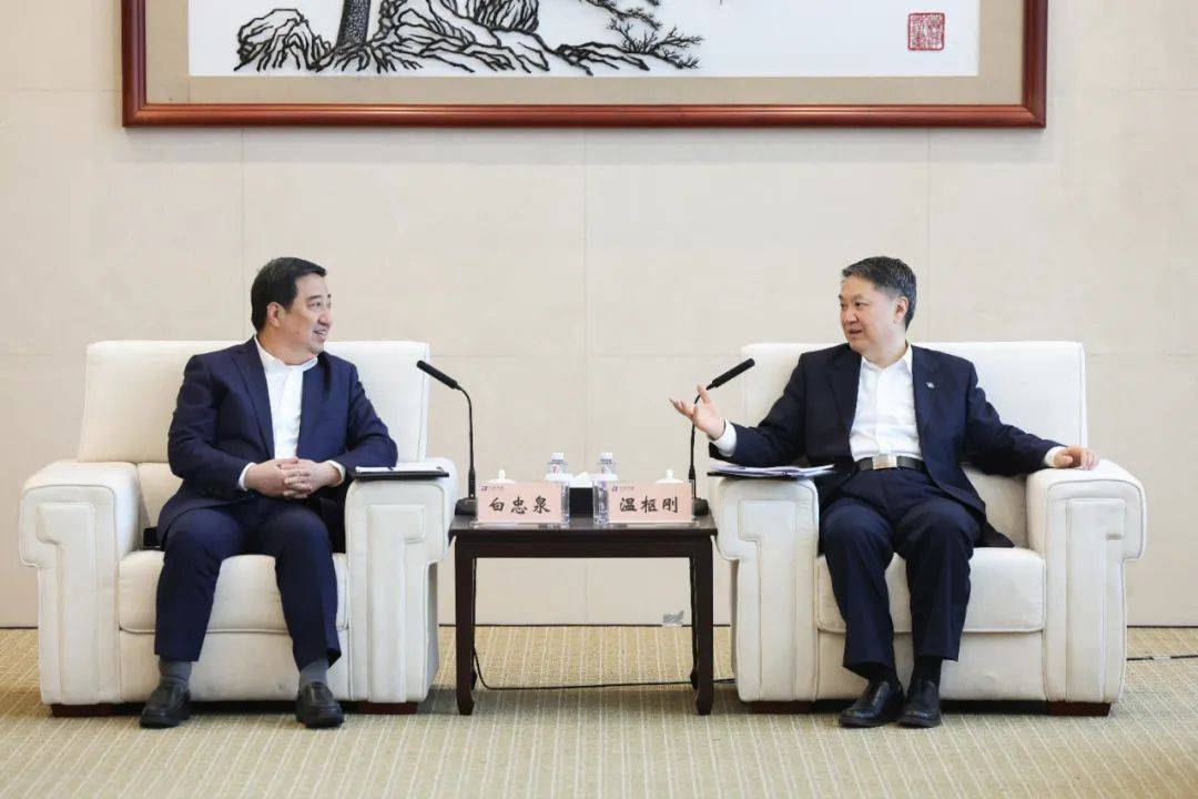 中國電氣裝備董事長白忠泉、總經(jīng)理周群拜訪中國華能董事長溫樞剛