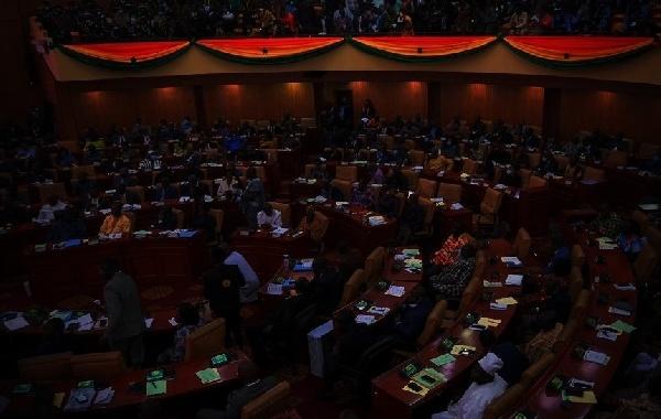英媒：加納議會(huì)欠電費(fèi)，電力公司拉閘打斷國情咨文