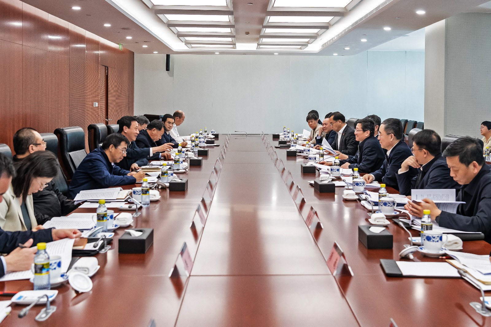 國家能源局黨組成員、副局長任京東一行到國家能源集團(tuán)調(diào)研