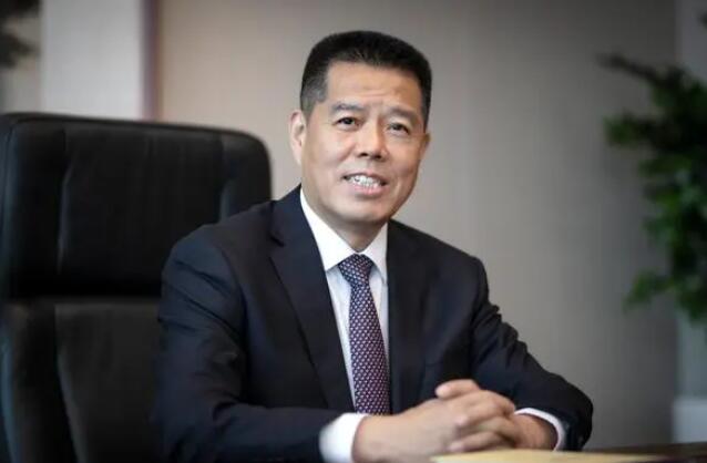 加快推動(dòng)傳統(tǒng)煤炭企業(yè)向新能源企業(yè)轉(zhuǎn)型發(fā)展——訪全國(guó)人大代表，山東能源集團(tuán)黨委書(shū)記、董事長(zhǎng) 李偉