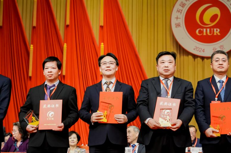 中國能建綠色建材公司黨委書記、董事長，綠色先進(jìn)材料研究院院長蔣洋榮獲“2023年中國產(chǎn)學(xué)研合作創(chuàng)新獎”