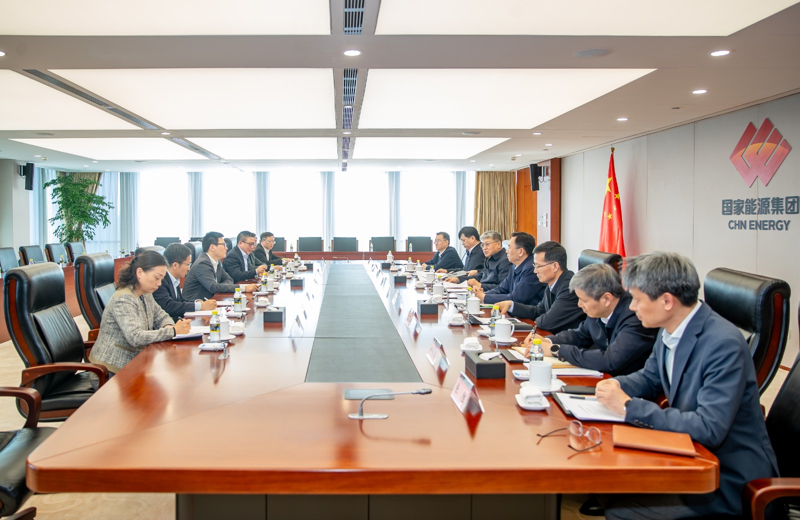 國家能源集團黨組書記、董事長劉國躍會見上海電氣集團黨委書記、董事長吳磊