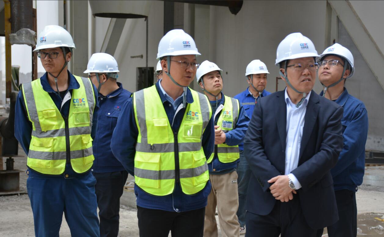 中國能建建筑集團黨委副書記、總經(jīng)理羅耕能到正寧百萬項目指導調(diào)研