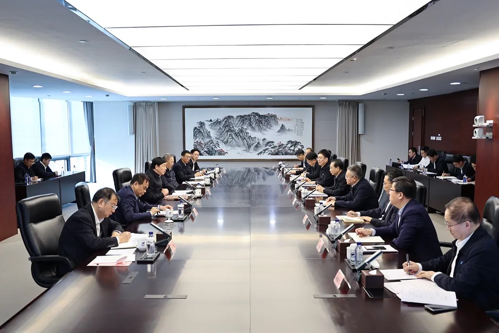 華電集團(tuán)董事長江毅、總經(jīng)理葉向東與國家電網(wǎng)董事長、黨組書記張智剛會談