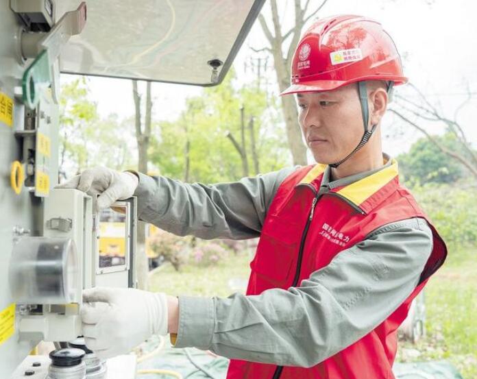 賀彪：星城萬家燈火，“帶電護衛(wèi)”用心守候
