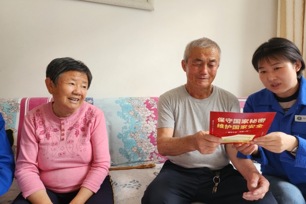 內(nèi)蒙古電力公司烏海千里山供電公司黨支部、工會(huì)、團(tuán)支部（青工委）開展“蒙電愛心光明行”保密宣傳活動(dòng)