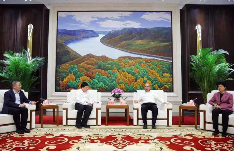 黑龍江省委書記許勤、省委副書記梁惠玲會(huì)見(jiàn)國(guó)家電網(wǎng)董事長(zhǎng)張智剛一行