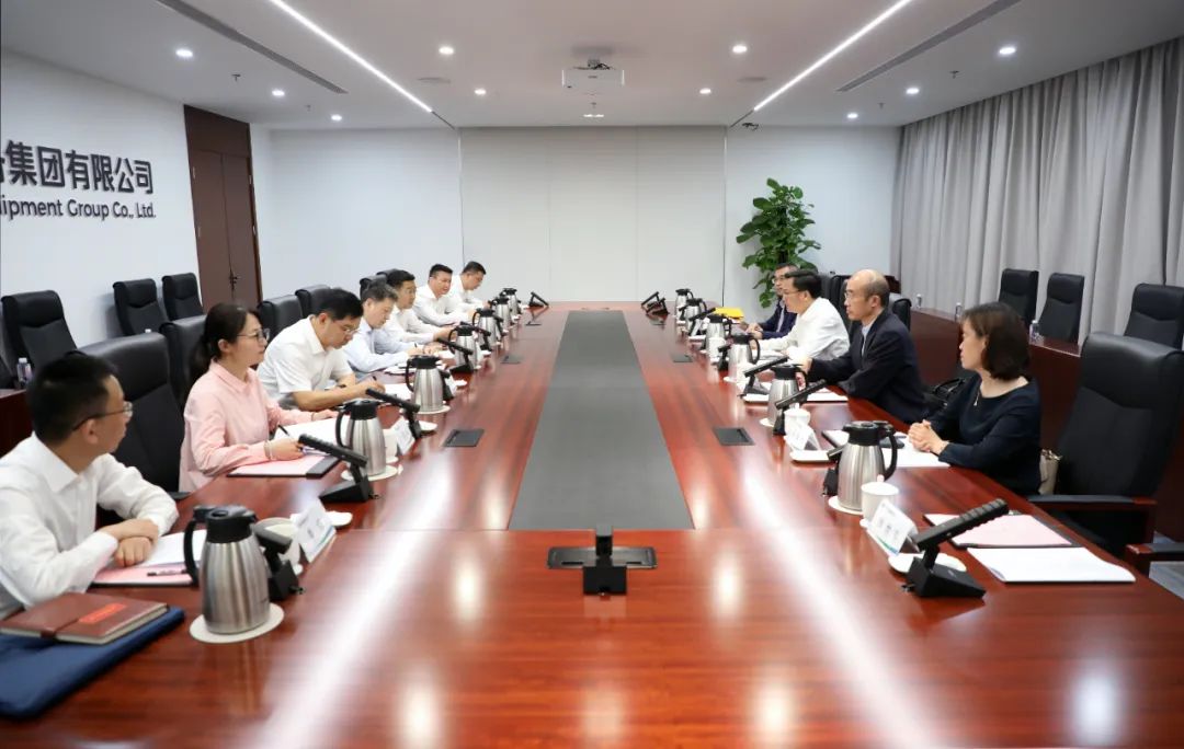 中國電氣裝備黨委副書記、總經(jīng)理周群會見上海
