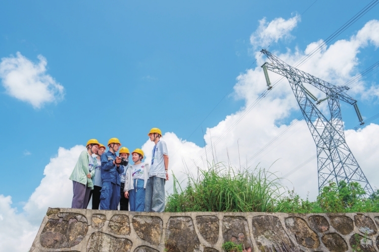 南方電網(wǎng)2024年港澳大學生、臺灣青年暑期實習項目圓滿結束