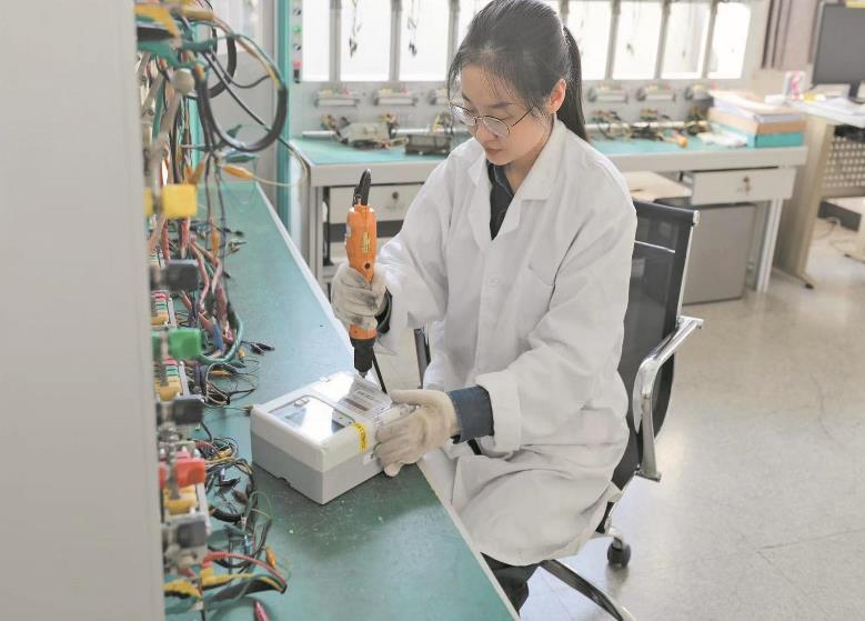 謝超：十年如一日，專和電能表“較真”