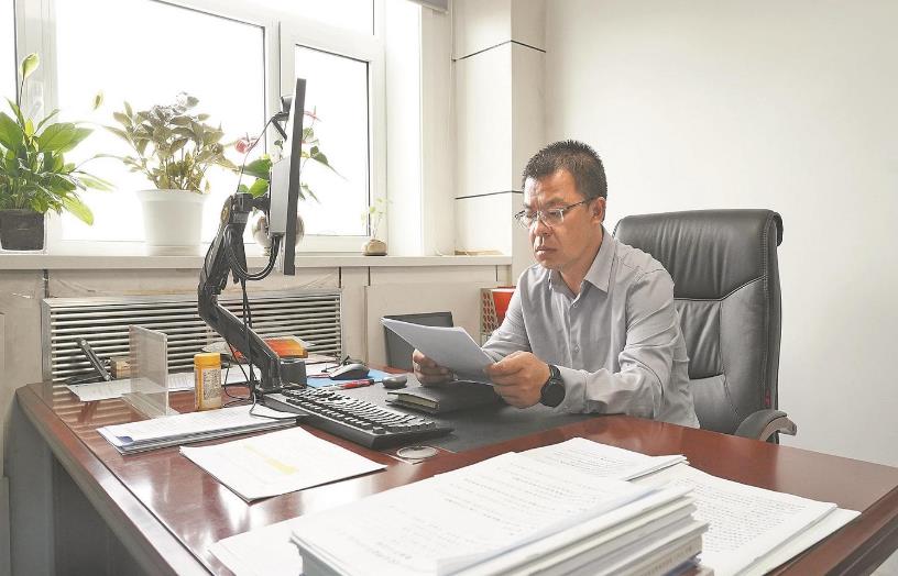 張忠鋒：為三江源頭百姓富裕、生態(tài)美好探索奔忙