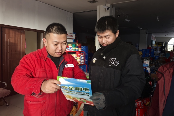 內(nèi)蒙古電力集團烏海千里山供電公司蒙電愛心光明行，用電無憂進社區(qū)
