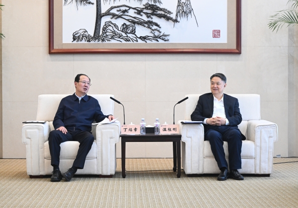 丁焰章與中國(guó)華能董事長(zhǎng)、黨組書(shū)記溫樞剛會(huì)談