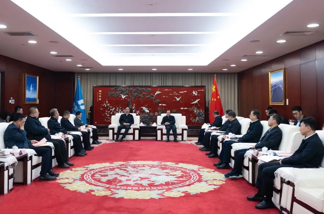 江毅與山西省委常委、常務(wù)副省長(zhǎng)盧東亮舉行會(huì)談