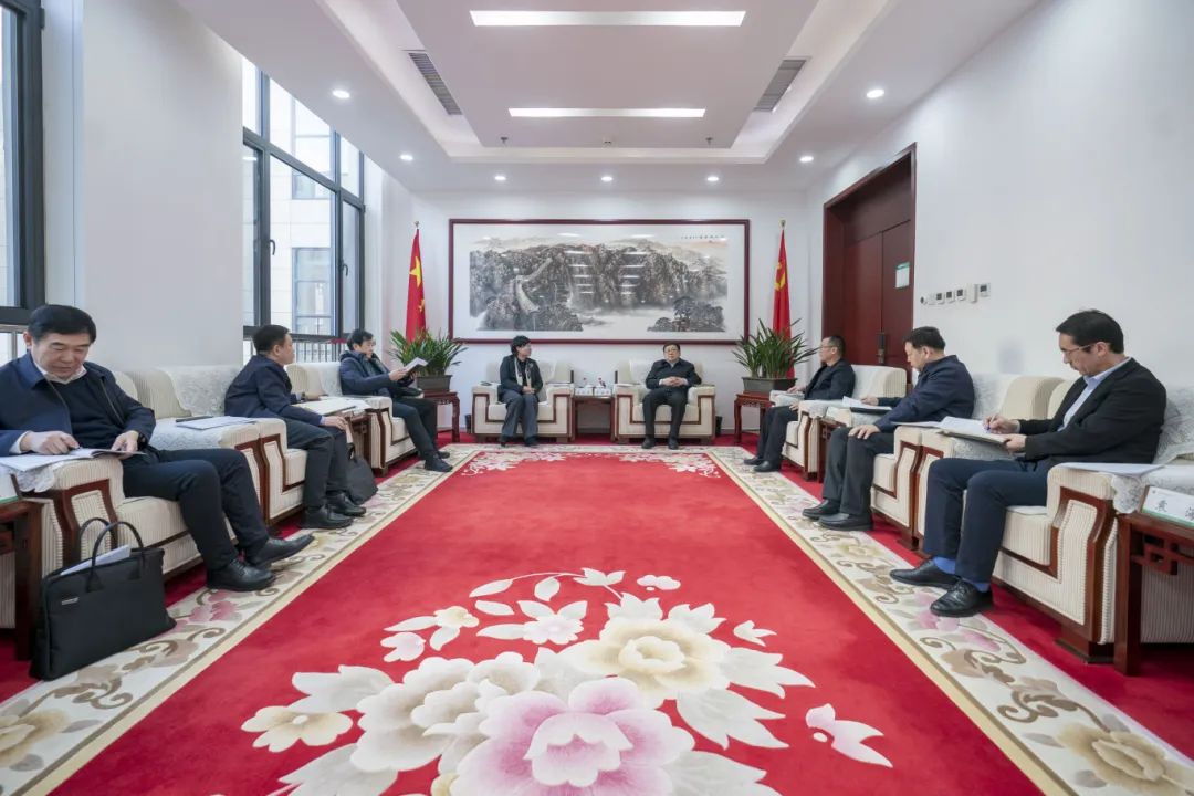 內(nèi)蒙古電力集團(tuán)與包頭市政府、中國二冶集團(tuán)、中國能建華北院和陜西院交流座談