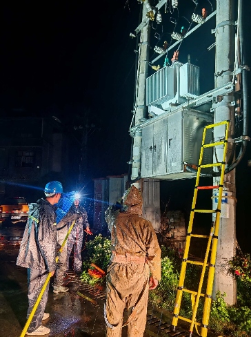 湖北通城：驚雷過(guò)后，150戶停電無(wú)訴求